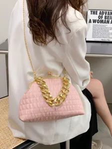 Elegante rosa plissierte Muscheltasche mit goldener Kette und Metallverschluss