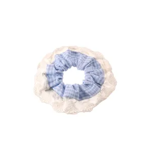 Coletero estilo ballet a cuadros azules con ribete de encaje blanco y detalles de perlas