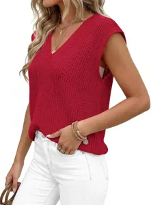Elegante top de punto rojo sin mangas con cuello en V para mujer, ideal para el verano.