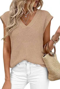 Primer plano del top de chaleco de punto sin mangas con cuello en V para mujer en caqui.