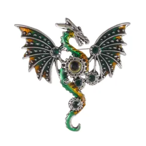 Dettaglio spilla a forma di drago vintage con smalto verde ed elementi steampunk