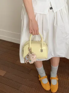 Gelbe Kissen-Handtasche im koreanischen Stil mit einem süßen Plüsch-Taschenanhänger