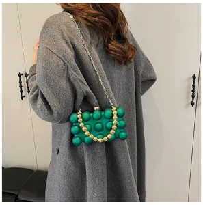 Einzigartige grüne Acryl-Clutch mit Bubble-Muster und dekorativem goldenem Perlengriff