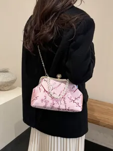 Elegante rosa Abendtasche mit Pfirsichblütenstickerei, Perlengriff und Kettengurt.