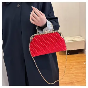 Elegante rote Abendtasche aus Samt mit Streifenmuster und goldener Kettendetail