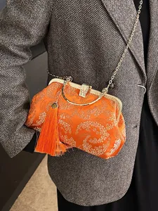 Elegante pochette arancione ricamata a fiori con nappa decorativa e tracolla a catena d'oro