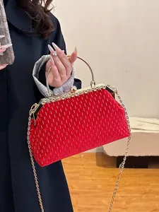 Elegante rote Samt-Muschelhandtasche mit Goldgriff und Kettenriemen für den Abend.