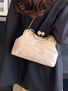 Elegante bolso de concha rosa con bordado floral y cierre de perlas de lujo para mujer