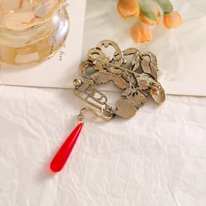Detaillierte Ansicht der Vintage-Brosche im chinesischen Stil mit einem Kranich-Motiv