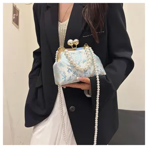 Elegante pochette da sera ricamata azzurra con manico in perle e tracolla lunga
