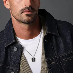Collier élégant en acier inoxydable avec pendentif carré lettre J pour hommes et femmes