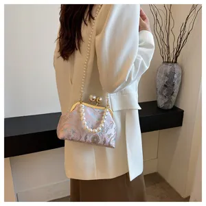 Elegante borsa a conchiglia ricamata rosa con manico in perle e tracolla lunga