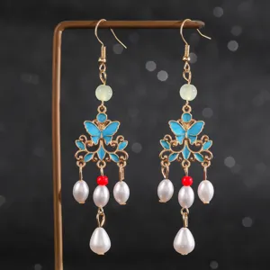 Boucles d'oreilles pendantes style chinois avec papillon et perles blanches élégantes