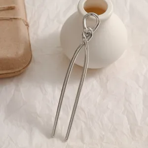 Épingle à cheveux élégante en forme de U en argent avec un nœud minimaliste