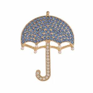 Nahaufnahme einer goldenen Regenschirm-Brosche mit blauen Strasssteinen und Perlen