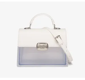 Elegante weiße Handtasche mit transparentem PVC-Panel und silbernen Metallteilen
