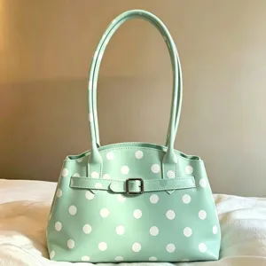 Borsa tote a pois verde menta con manici lunghi da spalla per sottobraccio