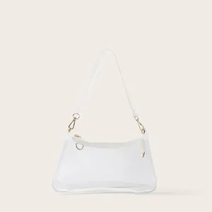 Gedetailleerd overzicht van een transparante PVC-tas met goudkleurige hardware en witte rits.