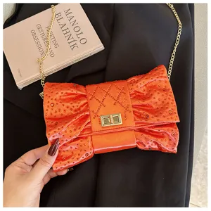 Pochette de soirée luxueuse orange en forme de nœud avec strass étincelants et chaîne dorée