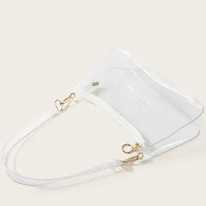 Detail van een transparante PVC-onderarmtas met elegante goudkleurige hardware