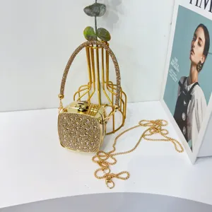 Elegante mini borsa da sera in strass dorati con tracolla a catena