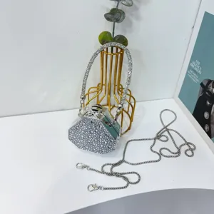 Elegante mini borsa da sera ottagonale in strass con manico in cristallo e catena argento
