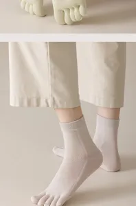 Nahaufnahme Detailansicht von Damen Baumwoll Zehensocken mit atmungsaktivem Design.