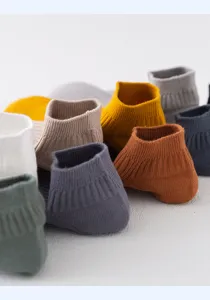 Chaussettes courtes unies en coton pour homme vue détail montrant couleurs et bords côtelés.