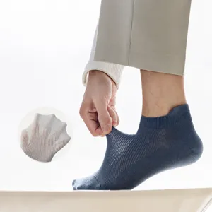 Calzini corti traspiranti da uomo, fantasmini comodi con protezione del tallone estivi.