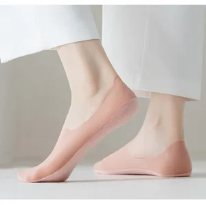 Summer new solid color ice silk invisible socks for women, anti-slip cotton bottom shallow boat socks.