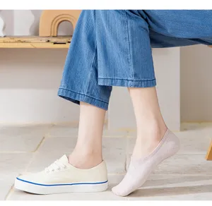 Comfortable women no show boat socks with cute bear embroidery, breathable summer invisible socks.