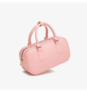 Vista detallada del bolso Boston rosa brillante tipo jelly con herrajes dorados