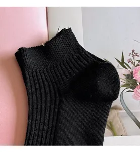 Men's black ribbed short socks, breathable cotton ankle socks for daily summer wear.