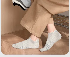 Atmungsaktive Herren Sneakersocken in Grau, Mesh Laufsocken für Sport, Fitness und Alltag.