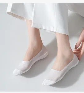 Women's low-cut invisible socks, breathable mesh summer socks, comfortable white boat socks.