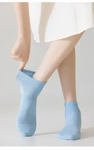 Women's cotton mesh breathable short socks, soft and comfortable summer low-cut hosiery.