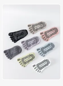 Chaussettes de yoga antidérapantes à cinq doigts pour femme, chaussettes de sport respirantes.