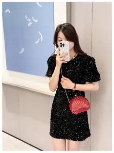 Elegant red metallic shell-shaped evening clutch bag with gold chain strap for women