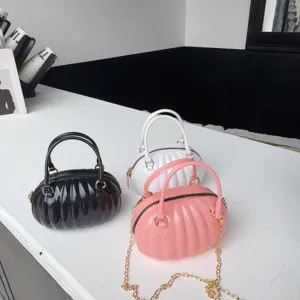 Sac à main chic en PVC en forme de citrouille avec chaîne dorée en noir, blanc, rose