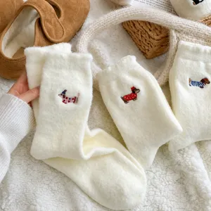 Calcetines de Tubo Mediano Gruesos de Felpa con Bordado de Perro Lindo para Mujer Cálidos de Invierno para Dormir Casual Hogar