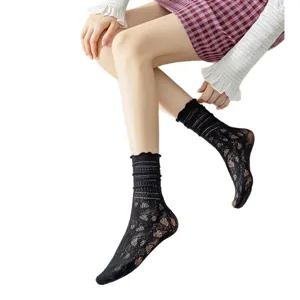 Femmes chaussettes noires en dentelle à volants style JK mignonnes chaussettes fines