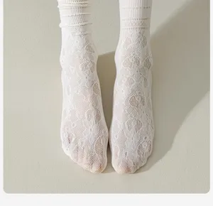 Japanischer Stil weiße spitze hohle gerüschte Stapelsocken atmungsaktives Mesh Socken