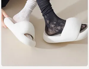 Detailansicht der Damen Spitzen Mesh Wadenstrümpfe mit atmungsaktivem Hohlmuster Design.