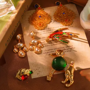 Broche Vintage Palais Français en Or Forme Caniche et Oiseau Avec Boucles d'Oreilles Clous Perle Artificielle Strass Bijoux Baroques