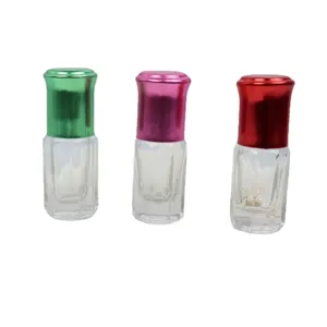 Λεπτομερής άποψη για γυάλινα μπουκάλια roll-on 3ml αιθέριων ελαίων με χρωματιστά καπάκια.