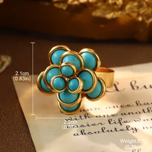 Detailed macro shot of a vintage turquoise flower ring with dimensions and weight