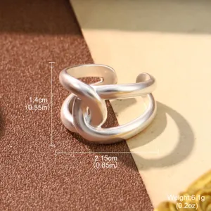 Detailed view of vintage silver-tone knot ring showing dimensions and weight 1.4cm 2.15cm