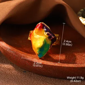 Nahaufnahme eines kunstvollen Emaille-Rings mit Maßangaben und einem Gewicht von 11,9 g.