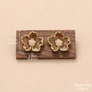 Boucles d'oreilles fleurs marron rétro avec détails de taille et de poids