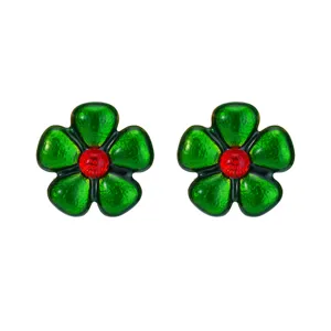 Nahaufnahme der grünen Vintage-Emaille-Ohrringe in Blumenform mit rotem Kern